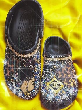 Embellished Leopard-Print Comfort Clogs - Black